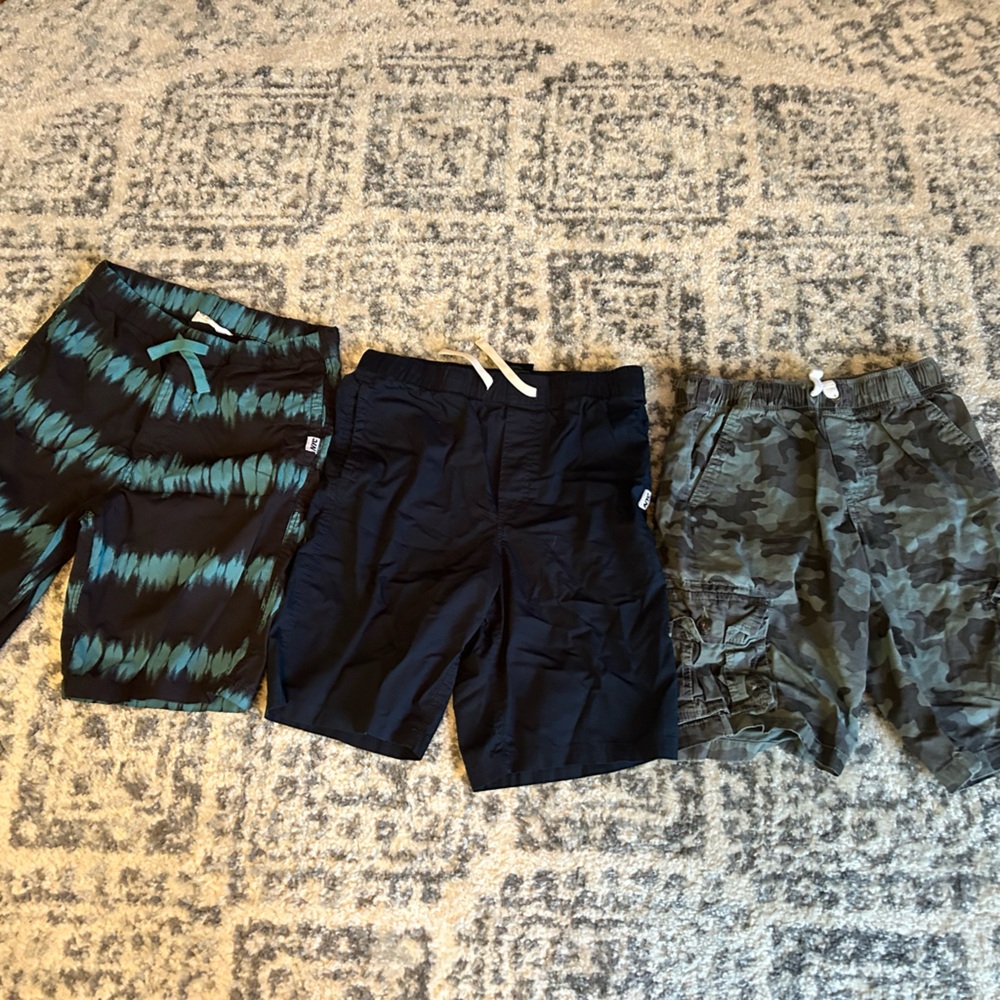 3 bottoms bundle. Camo/Tie Dye/Navy Shorts like new, worn once. -8-12